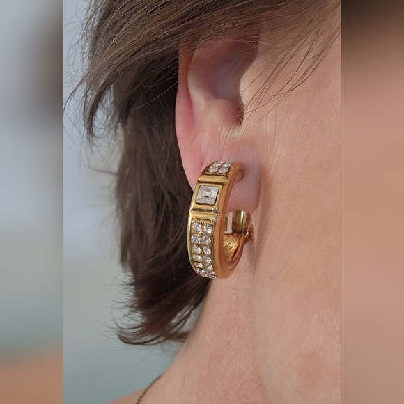 Givenchy Vintage Clip on Earrings - Picture 3 of 15